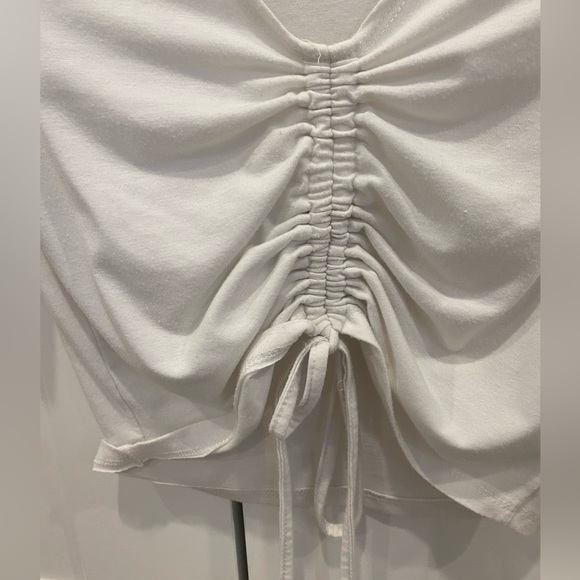 White adjustable scrunch crop top. - Picture 3 of 3